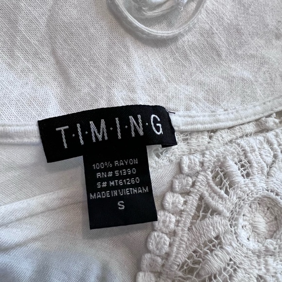 Cute white top - Picture 2 of 2